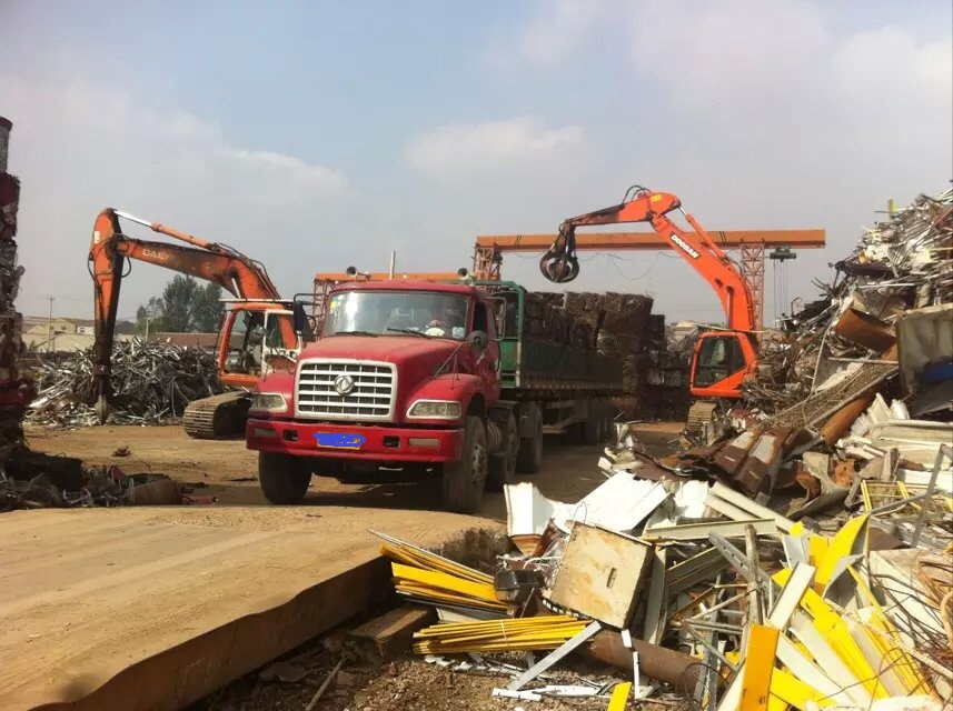 挖掘机油电两用 抓钢机 改装